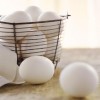 Una cesta de huevos.