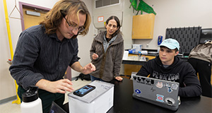 Lisa Taylor (middle) supervising students in her spider biology lab. Photo taken 03-19-24. UF/IFAS Photo by Tyler Jones.